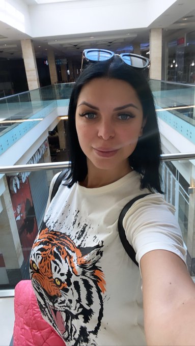 It&rsquo;s shopping time! How are you? https://t.co/3ytQBedgot<a href="/tag/kiraqueen"class="tags"><span>#kiraqueen</span></a>