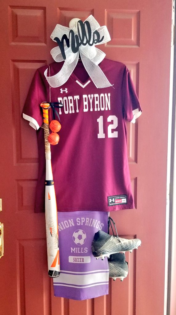 trexmomx2's tweet photo. Senior door #quarentine2020 #seniors2020 #uspb https://t.co/GkdLOEaosR