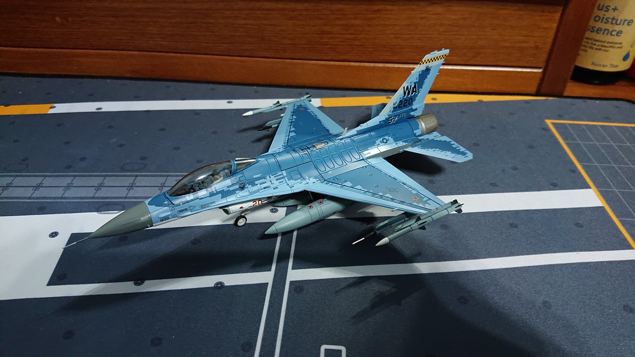 ホビーマスター1/72 F-16C つかう Ghostスキーム HA3876
