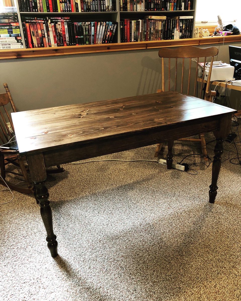 fowpa's tweet image. I just finished building my new home office desk/table. Feels good to accomplish something you created with your own hands. With the exception of the L-brackets securing the top to the frame, it was constructed using materials I already had laying around my shop. #handmadetable