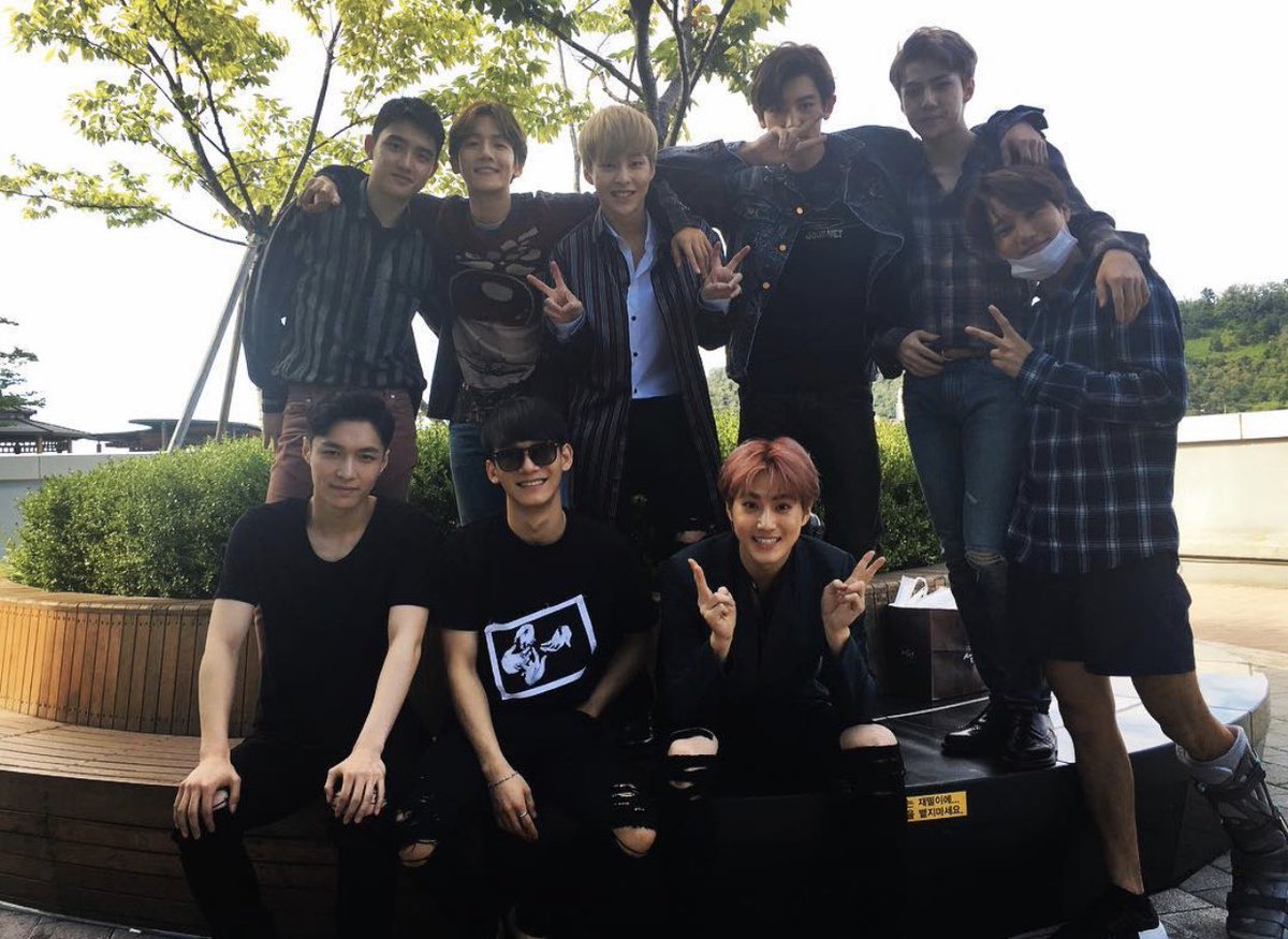 maybunnyprince's tweet photo. EXO, my happiness, my youth.
🥰🥰🥰
I am blessed to be an EXO-L, forever and always.
Happiest 8th Anniversary!!!
우리 오래오래 사랑하자!
💜💜💜💜💜💜💜💜💜
#우리의_청춘_시대는_엑소라고_부른다
#사랑하자_엑소_8주년_축하해
#EXO8thAnniversary
#8eternityWithEXO https://t.co/vd60rYLMRk