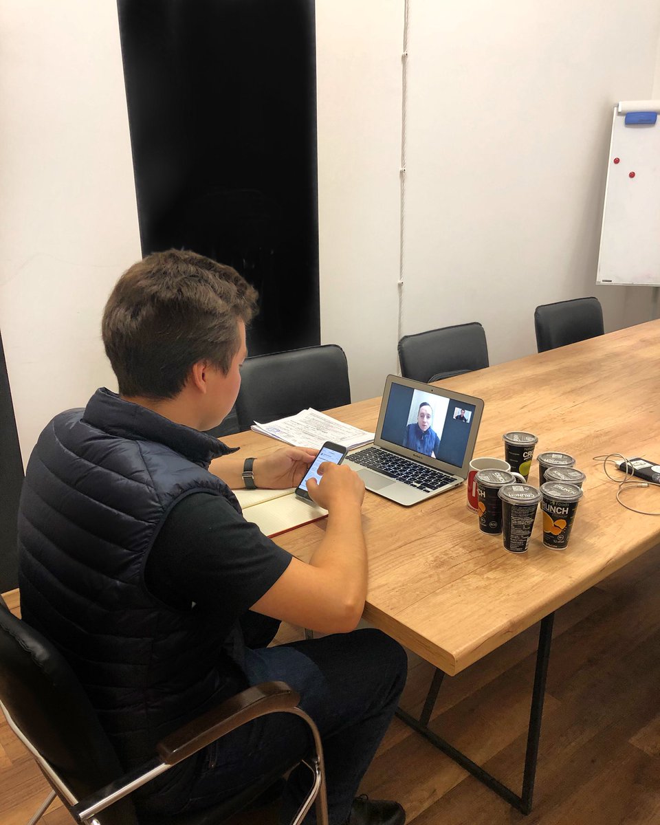 Ayratinski's tweet photo. Прод��лжаем переговоры в режиме видеоконференции о сотрудничестве @eco.kazanexpress с компаниями Бэхетле, METRO Cash and Carry. Кстати времени экономишь куча, проводя встречи в онлайне. https://t.co/zt1a8PDP4w