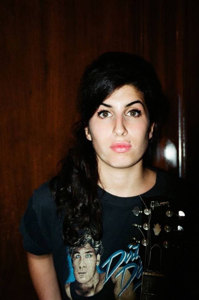 louis tomlinson as amy winehouse; a thread