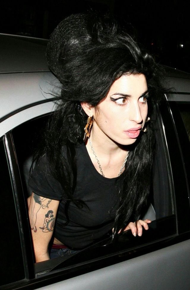 louis tomlinson as amy winehouse; a thread