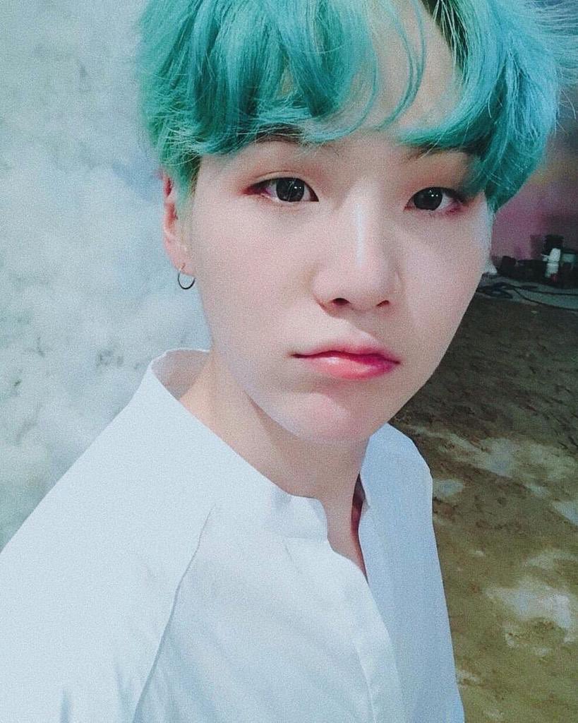 Yoongi with blue hair - a thread because i really miss it