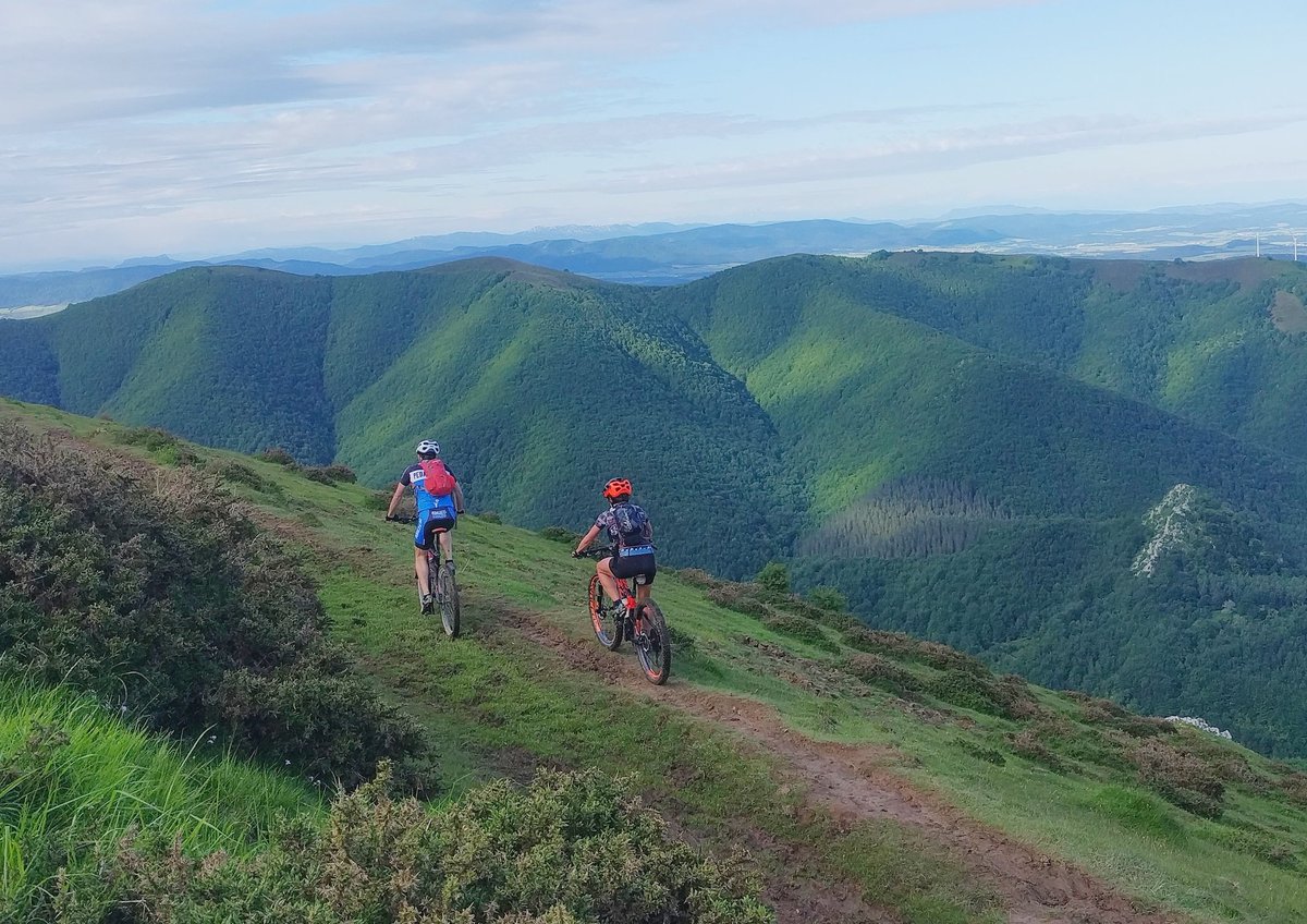 itxaspe's tweet photo. Sitios preciosos al lado de casa. No tenemos que ir lejos para disfrutar.
.
🌲🚵♀️♥️🍃 #ezagutudebagoiena #arantzazu #urbia
#itxaspe #mtb #btt #ciclismo #bicicleta #travel #paisajes #naturaleza #nature #sincronometro #basquemtb
#basquecountry #paisvasco #turismo #euskadi https://t.co/pc6uR0TvqH