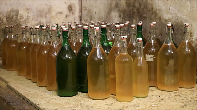 DrinkONApples's tweet photo. Tips for self isolation: Drink local cider! Here is a great list of cideries who deliver and offer shipping services.
.
@WestAvenueCider 
@Windswept_Cider 
Kingsmill Cider
@FieldingCider
Heartwood Farm Cidery
@FarmgateCider 
.
#ontariocraftcider #drinklocal #flattenthecurve https://t.co/ZGqlc4Csyw