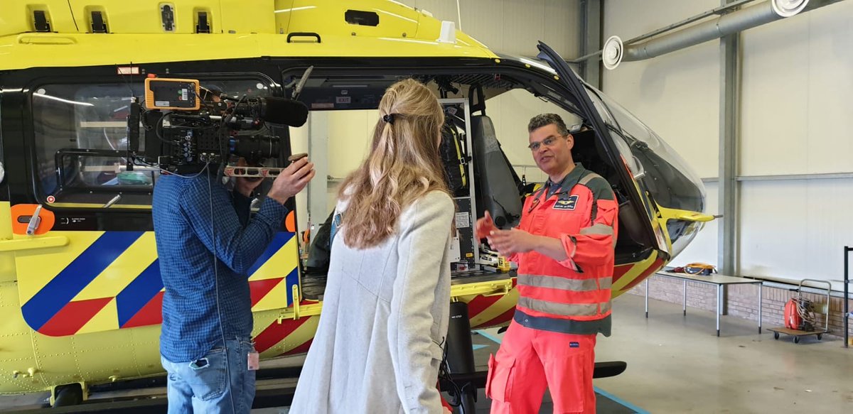 Vanavond is ons Mobiel Medisch Team te zien bij @eenvandaag. Het team is geïnterviewd over de Lifeliner5. Dit is de 2e helikopter die bemand wordt door het Radboudumc. 
📺18.15 uur, EenVandaag, NPO1