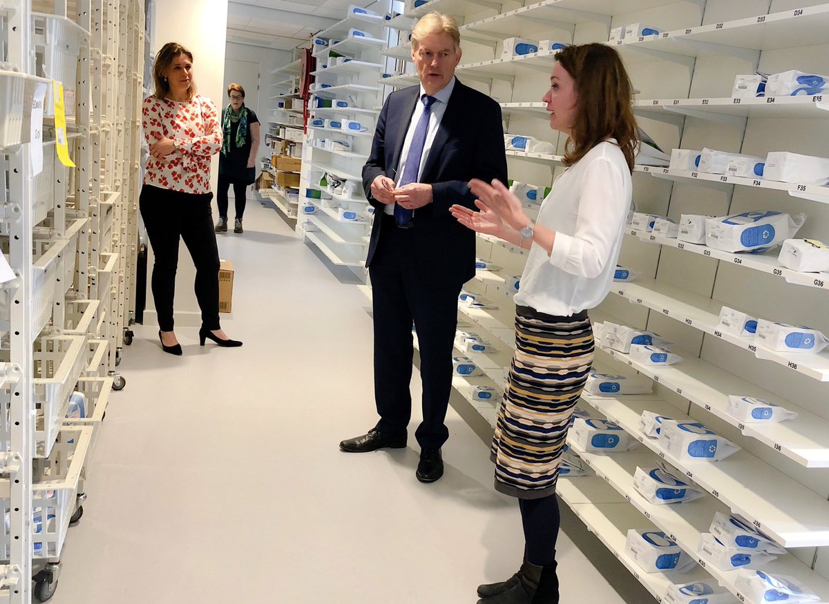 mjrijn's tweet photo. Onder de indruk hoe huisartsen en apothekers hun schouders eronder zetten. Samen zorgen zij in deze moeilijke tijd voor de patiënt. Het is namelijk ontzettend belangrijk dat mensen hun medicijnen blijven gebruiken en contact opnemen met hun huisarts als zij zorg nodig hebben. https://t.co/DNo7HCXpp9