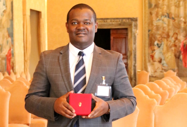 MaMoPanel's tweet photo. #MaMoFaces
Chosen amongst 1500 applicants, Prof. Noble Banadda was recently awarded the Africa OR Tambo Research Chair @ @MakerereU. This award is named after Oliver Reginald Tambo, a committed #PanAfricanist & an advocate of #Science & #Tech.
https://t.co/SNk6YuyBYz https://t.co/aiLGbOPCTI