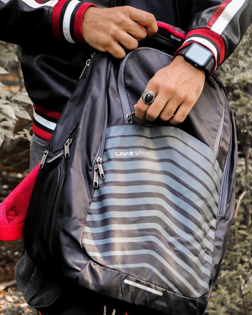 laviesportworld's tweet photo. Why be selective when you can carry it all! Our Montafon Laptop Backpack comes with super spacious compartments and sleek design to carry all your must-haves!
#FunctionalFashion #MadeForMotion #carryall #FunctionalBags https://t.co/6wcuLxEE9E