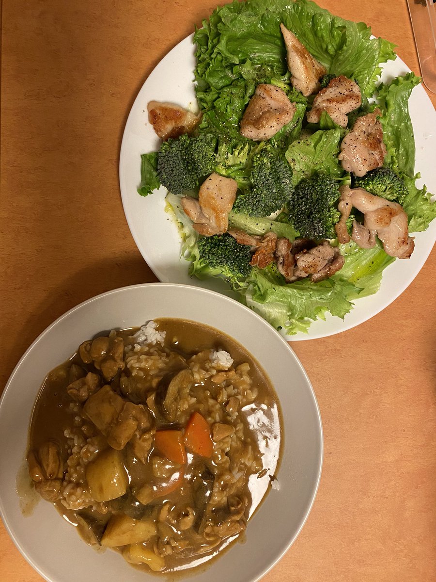 kouta19990421's tweet photo. 遅くなりましたが今日の晩ご飯はカレーでした！
コロナの影響で大変なことが続いてますがみんなで力を合わせて乗り越えましょう！
#奈良クラブ
#奈良クラブご飯
#おうちご飯
#家にいよう 
#StayHome  
#アスリート自炊
#良いプレーは良い衣食住から
#サッカー選手食事報告 https://t.co/4g9Liouwep