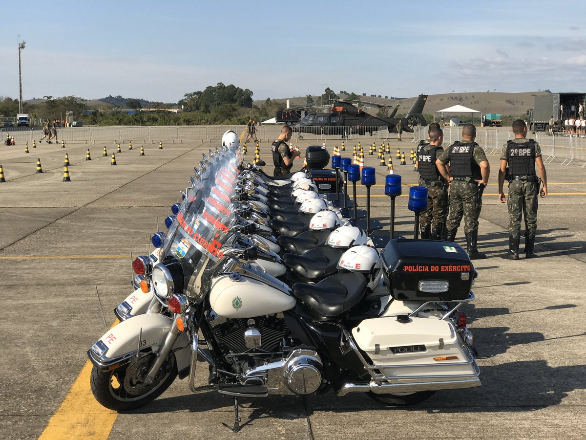 BrasilRiders's tweet photo. @2bpe_exercito 
#policemotorcycle #policemotorcycles #roadkingpolice #motorcops #motorofficer #exercitobrasileiro🔰 #brazilianarmy #brasilriders #sampapolicemotorcycle @brasilriders @batedorpe @sampapolicemotorcycle @police_motor_officer https://t.co/r8R8w5nNS4