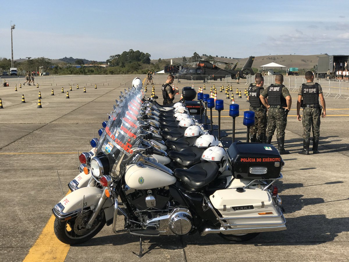 @2bpe_exercito #policemotorcycle #policemotorcycles #roadkingpolice #motorcops #motorofficer #exercitobrasileiro🔰 #brazilianarmy #brasilriders #sampapolicemotorcycle @brasilriders @batedorpe @sampapolicemotorcycle @police_motor_officer