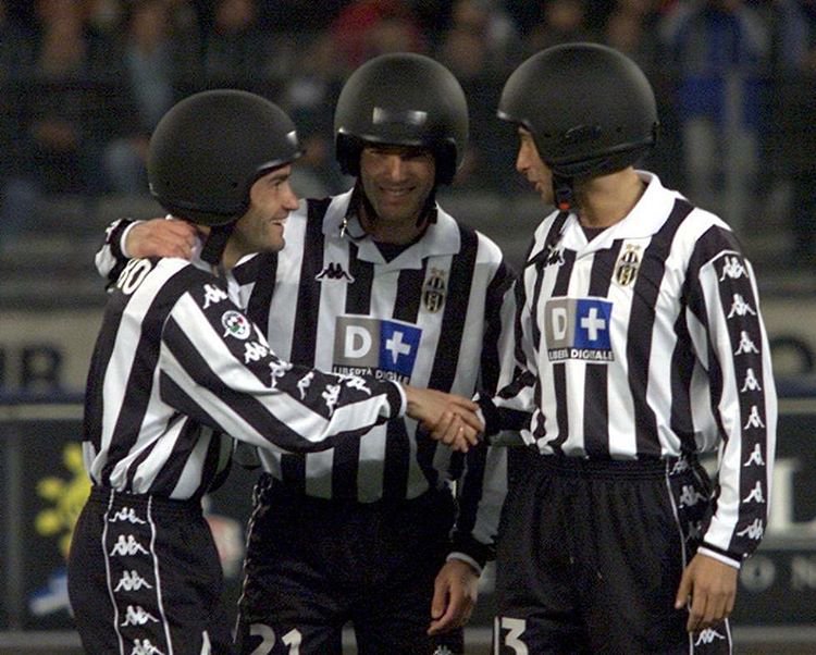 JuveFC on X: "Is it true that you had to defend Zidane from a fan who pushed him? Paolo Montero: "This is a teaching of the Italian & South American school: He,