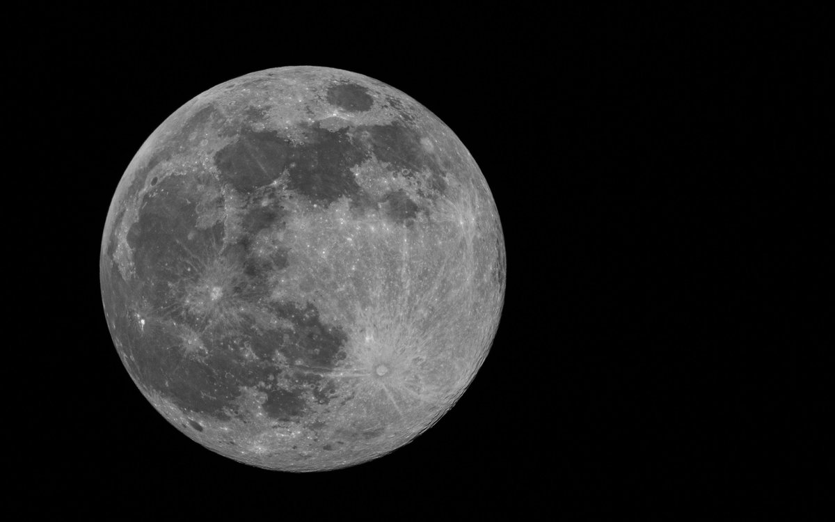 Netcetera_Buzz's tweet photo. Big thanks to our talented colleague @thmarti for sharing this. Stunning! Just what we needed! #supermoon https://t.co/FraCCQDaz6