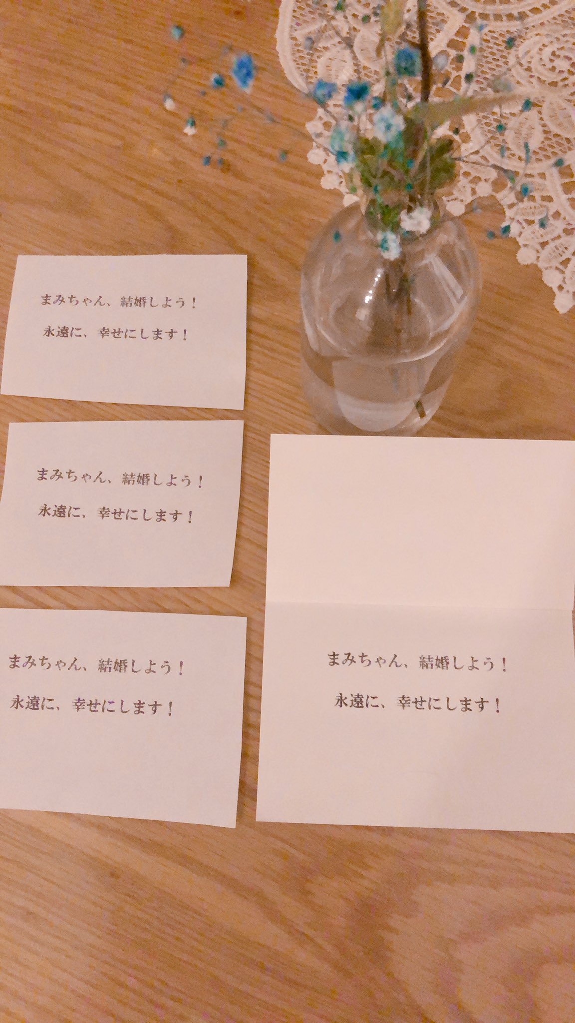 ママったん 5年前 プロポーズの時に バラの花束と共にもらったメッセージカードを食卓の机にしのばせて以来 効果てきめん 旦那さんが荒ぶらなくなりました 初心を思い出すそう リスナーさんから トイレにも貼っときな とアドバイスもらったので コピー ママったん 5年前 プロポーズの時に バラの花束と共にもらったメッセージカードを食卓の机にしのばせて以来 効果てきめん 旦那さんが荒ぶらなくなりました 初心を思い出すそう リスナーさんから トイレにも貼っときな とアドバイスもらったので コピー