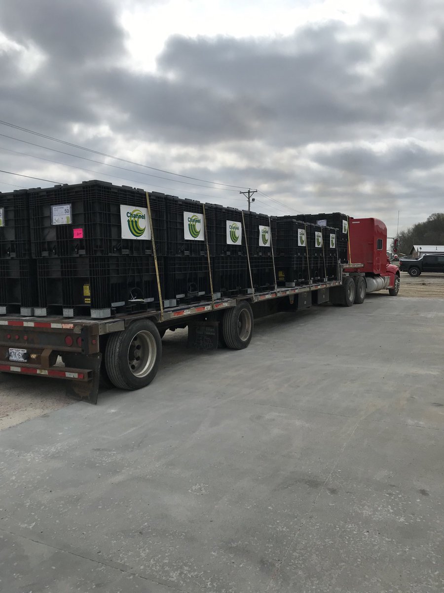 JonesMatt818's tweet photo. Delivering some big loads of seed today.  Let’s get it in the ground #plant20.  ⁦@ChannelSeed⁩ ⁦@channelseed7⁩ ⁦@codymorris45⁩ ⁦@BEisenbath⁩ https://t.co/2zGJ2OjgU2