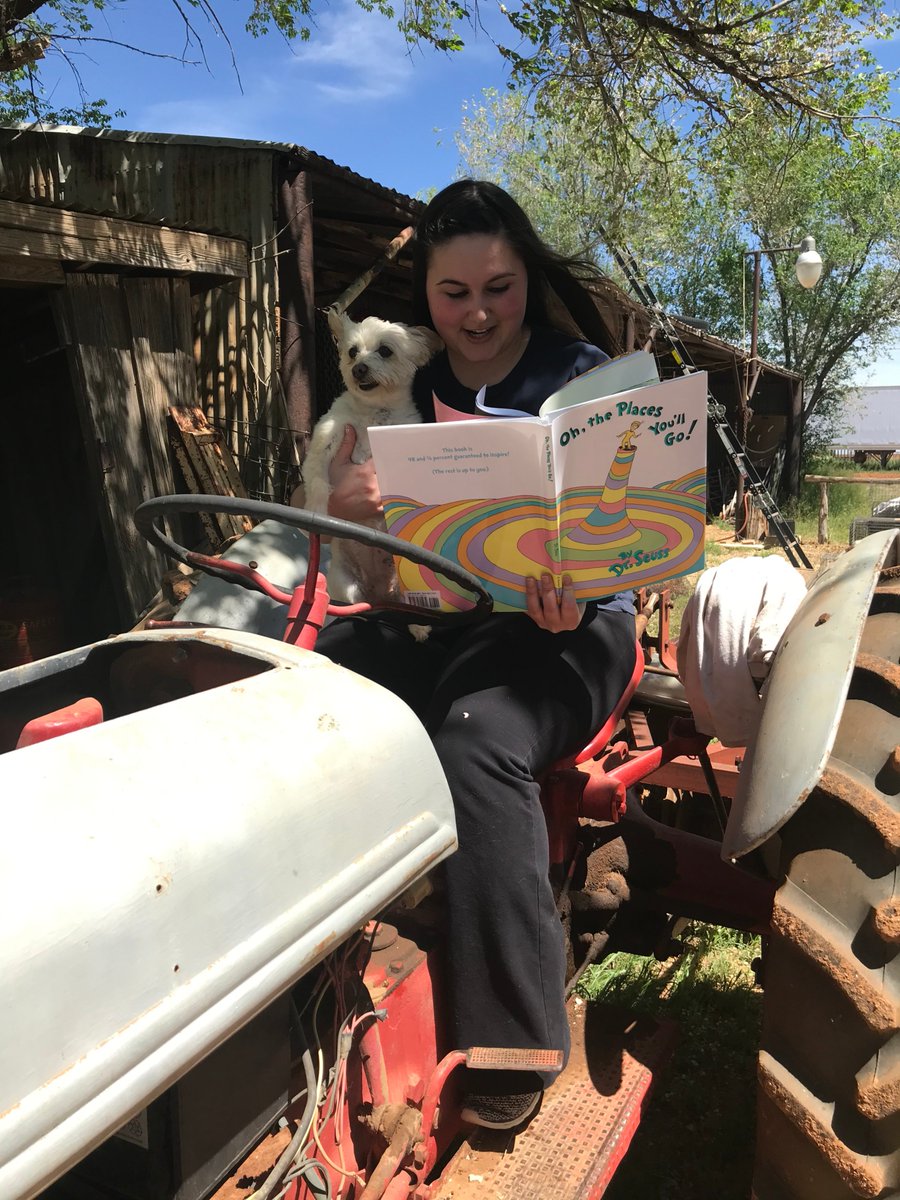 lubbocklibrary's tweet photo. Miss Kaitlyn from our Patterson Branch Library is really missing her weekly storytimes, so she improvised with some furry friends! πΆπ
#storytimeonthefarm #dogsareagirlsbestfriend #chickenstoo #lubbocklibrary #lubbocktx https://t.co/PuG1CmpQ1s