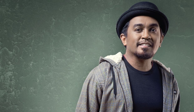 e100ss's tweet photo. #SSinfo: Glenn Fredly (44) dikabarkan meninggal dunia, Rabu (8/4/20). Mengutip liputan6, kabar meninggalnya Glenn datang dari pesan whatsapp yang dikirimkan Tompi musisi yang juga sahabat Glenn Fredly. Foto: @Jazztraffic  

Selamat jalan Glenn, Terima kasih untuk karya2 indahmu https://t.co/ZX1umaqOYc