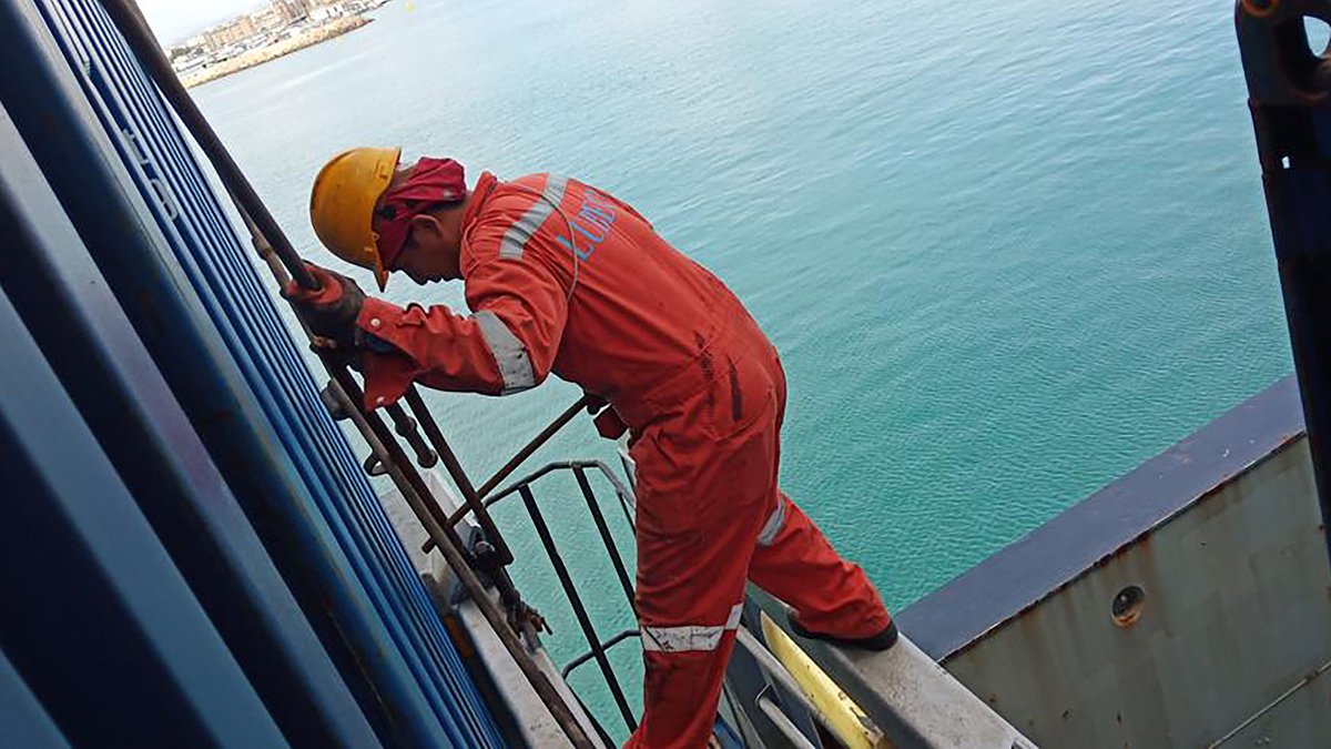 roos_christian's tweet photo. Another #seafarer said that #crew were asked to work 180 hours or more overtime. Instead of resting, we do ##lashing and unlashing.
https://t.co/QVYHaU1l8S
#ITFseafarers #ITFdockers #ITFinspectors
#LashingIsDockWork in all ports ! https://t.co/2PkVwIvAWM