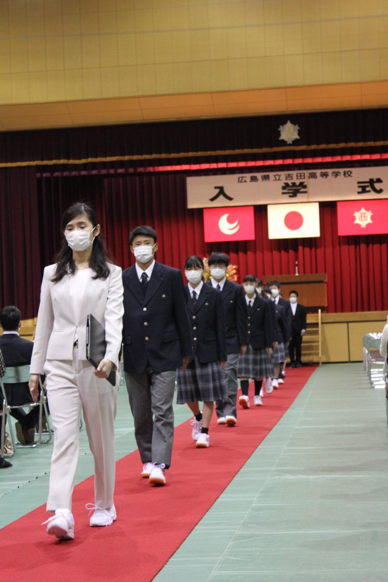 広島県立吉田高等学校 公式 第72回入学式 １年ａ組 新入生 24名 担任 尼川 朋子 入学おめでとう 吉田高校で 自分の夢を見つけるためにも 様々なことに興味を持ち チャレンジしてほしいと思います そのためにも 物事に対して自分には関係ない