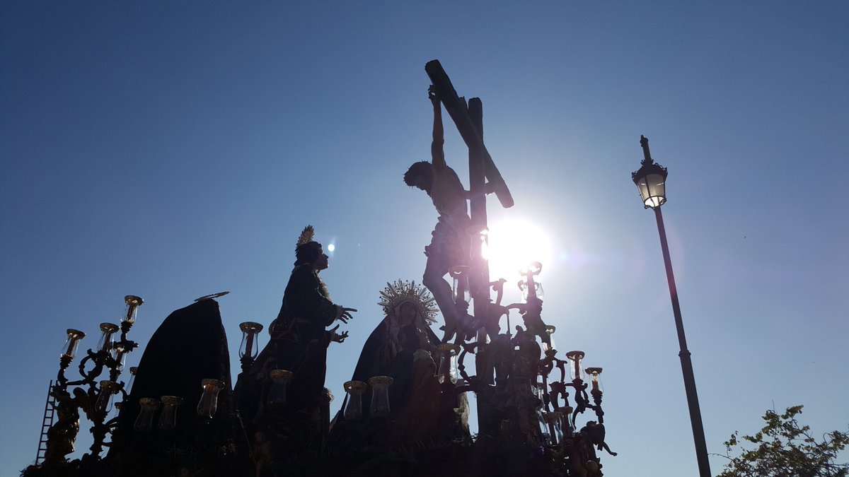 PerchelCofrade's tweet photo. Igualmente se lo deseamos a @HdadSalesiana cofradía que durante una parte de su historia tuco su sede en el barrio perchelero #CofradiasMLG https://t.co/RZWbKKqMgF