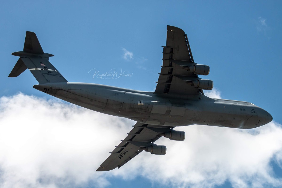Not very often do I get to catch one of these 'little' guys flying! 😂🤏
#c5galaxy #supergalaxy #travisafb #usaf #coldlakeairshow
