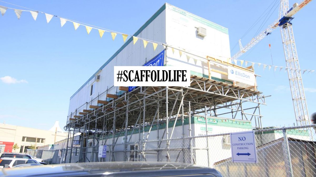 SSPGLOBAL1's tweet photo. Project Details: A cabin Gantry to support a 20' long trailer was erected over top of existing trailers.

As space is harder to come by we must build up ⬆️ not out.
.
.
#sspglobal #scaffolding #scaffold #construction #matakanascaffolding https://t.co/K3lanlWdKk