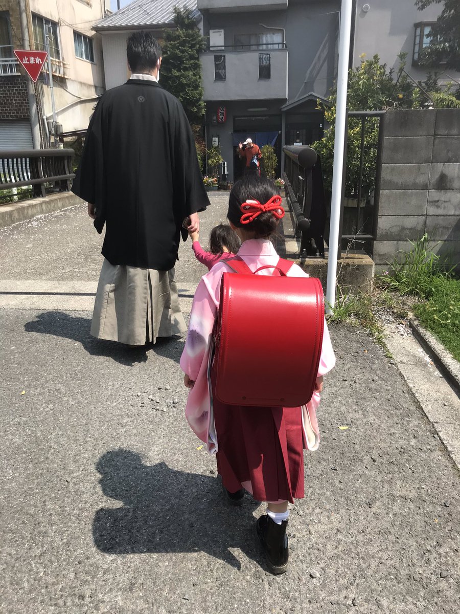 旧姓ヒラタ On Twitter 本日長女の入学式でした 手持ちの着物に袴を合わせたハイカラさんスタイルでの出席 私は訪問着 夫はお召しに袴 黒羽織 長女の卒業までに一枚は訪問着誂えたいな と レモンイエローの着物欲しい