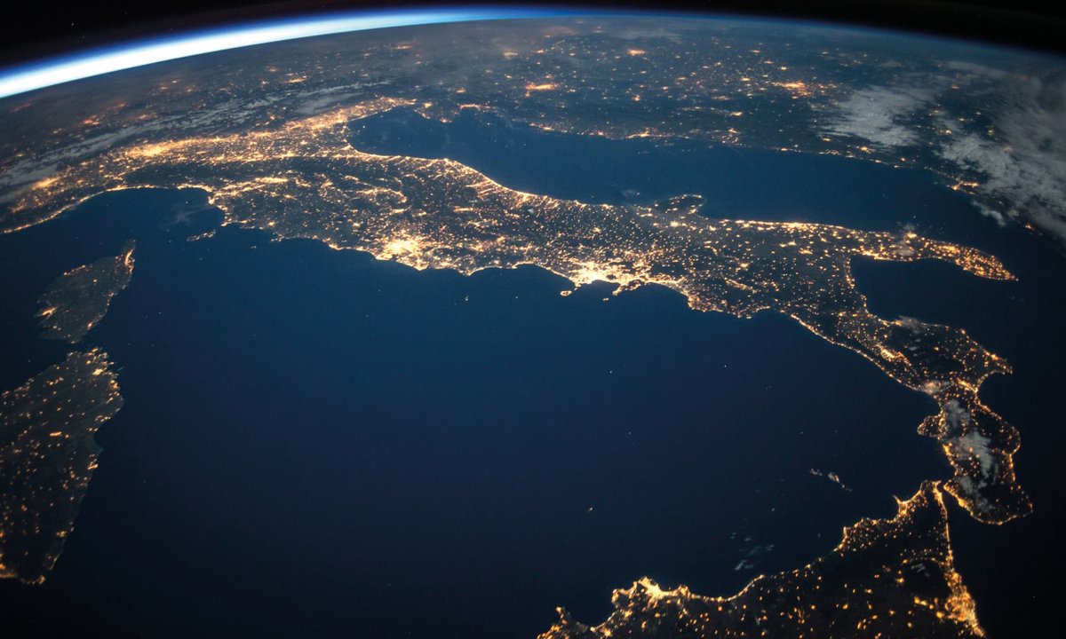 Fondoambiente's tweet photo. Ogni giorno una rubrica per conoscere le più belle storie del #FAI: seguendo l’hashtag #ItaliaMiManchi si può viaggiare attraverso il nostro bellissimo Paese anche da casa, per esaudire la voglia di Italia degli italiani.
Di seguito il progetto:
https://t.co/5RB1cYqnnq https://t.co/GR8UefrN8C