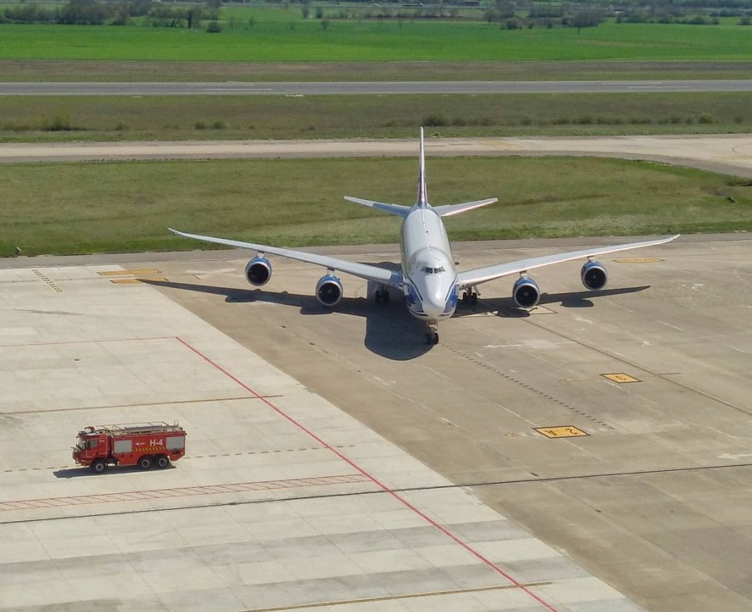 controladores's tweet photo. Esta preciosidad ha aterrizado en #Vitoria con material sanitario para darle fuerte a #Covid19. 💪#Trabajoenequipo #QuedateEnCasa https://t.co/qJDPDOZjzV