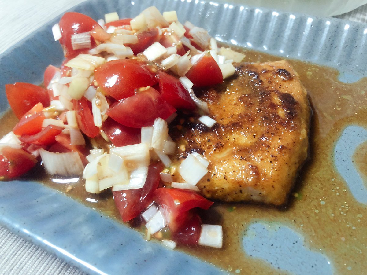 朝日奈丸佳 V Twitter 焼きレタスのチーズかけサラダ メカジキのカレーソテー トマトソース メカジキ使った料理したかったんだー ソースがとってもおいしい どっちも簡単