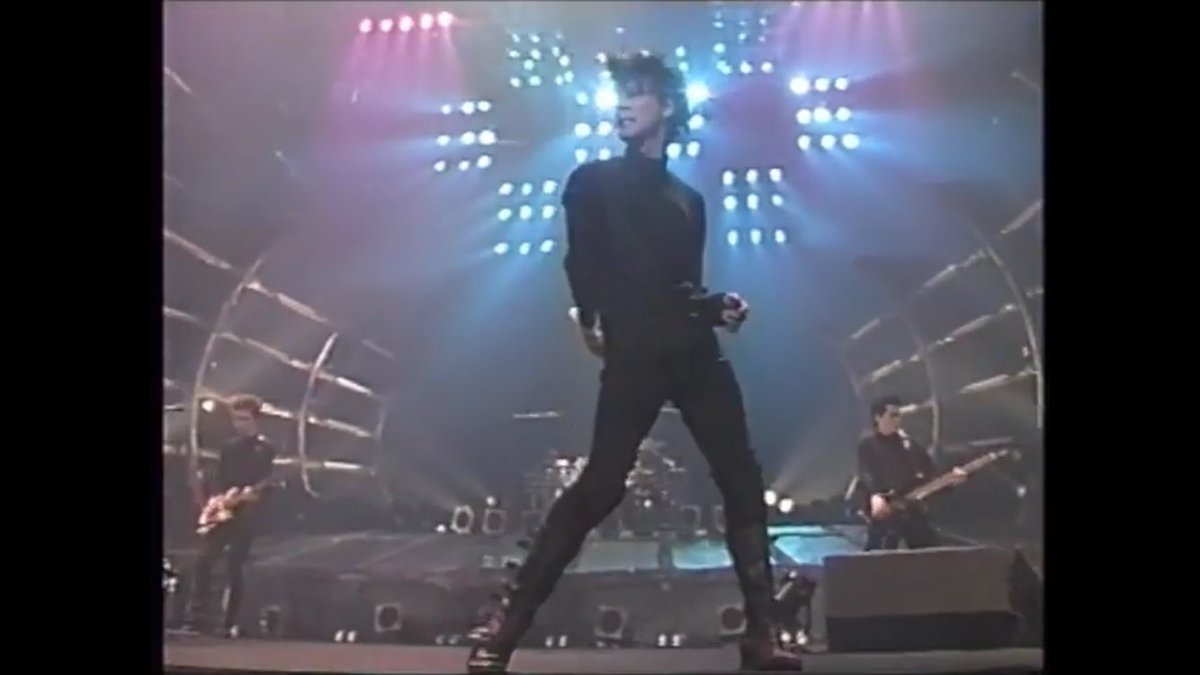 raul_toshi125's tweet photo. BOOWY  

「B・Blue」
「Down Town Shaffle」
「Only You」
「Runaway Train」

メンバーが一番カッコよかった頃かな？

R C https://t.co/b9qcQ6HzJE @YouTubeより https://t.co/Ewv2necNQe