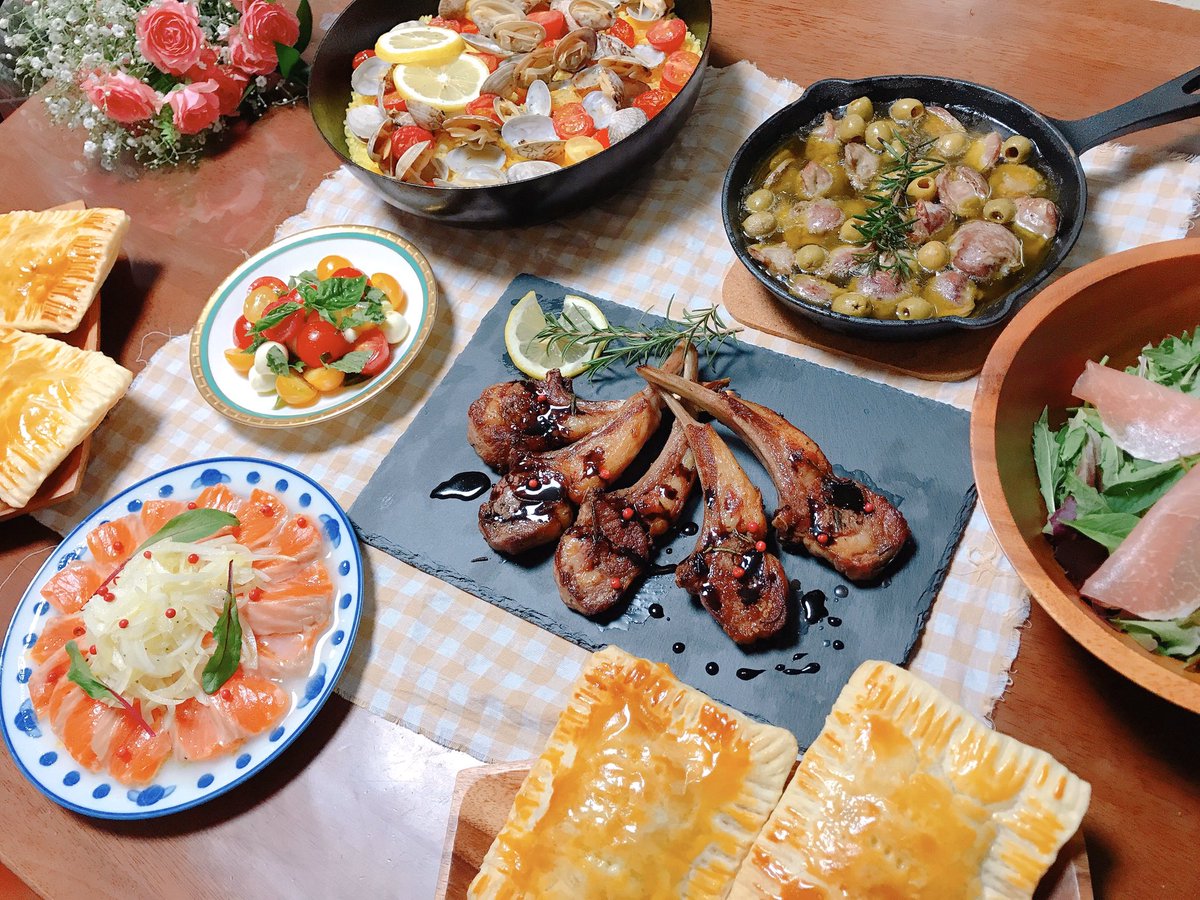 白石陽菜 誕生日だから食べたいもの好きなだけ作ったよ おうち時間が有り余ってるから いっぱい作れました 久しぶりのパーティー料理作り楽しかった パエリア アヒージョ カプレーゼ カルパッチョ ミートパイ ラムチョップ サラダです