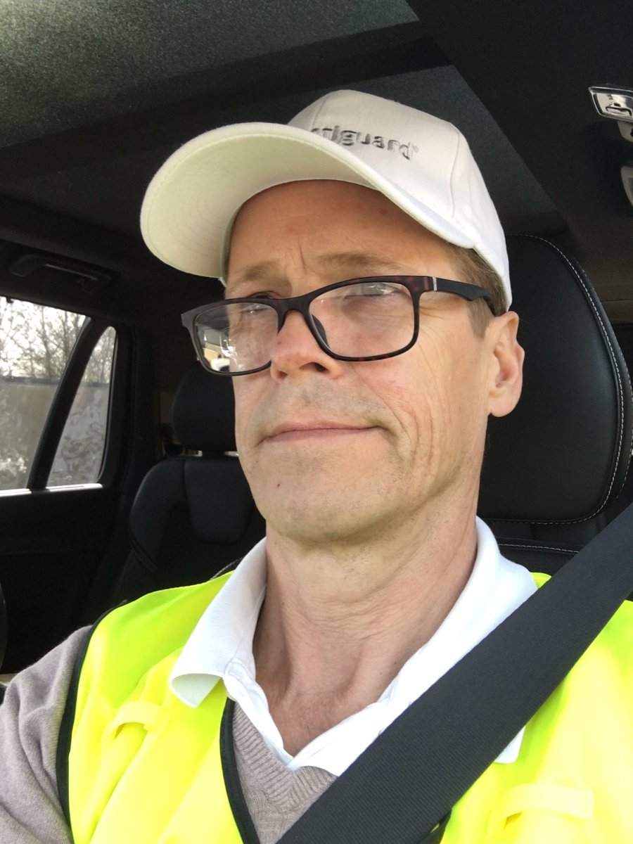 Christiankinch's tweet photo. Special delivery of Hydrocyn (against Covid -19) to the Police department in south of Sweden🇸🇪🇸🇪🇸🇪🙏 https://t.co/wfko7y6zXy