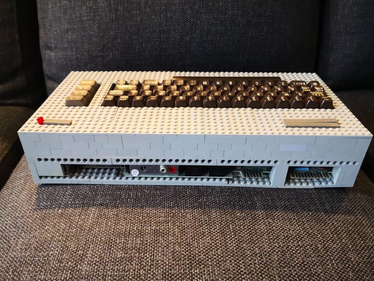 Cooma1975's tweet photo. L64 #commodore #c64 #lego https://t.co/3hMFuTBLB5