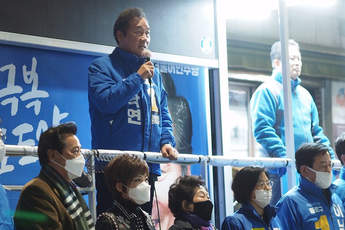 초저녁 유세. 종로구 통인시장. 탤런트 김성환님, 가수 김연자님, 탤런트 전원주님도 와주셨습니다. 감사합니다.