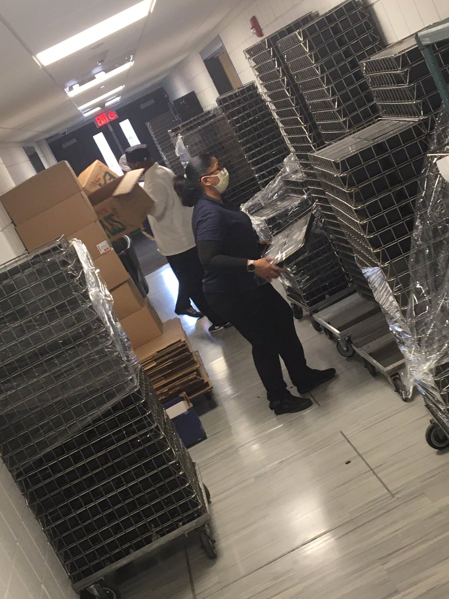 _silvergal's tweet image. Props to the Nutrition Center cafeteria workers prepping breakfast, lunch and dinner for Bpt Public School students #hardingstrong #thisisharding #hardingpride @Harding_High @vernonsthompson @agrasso751 @DanniePowell5 @MichaelTestani3