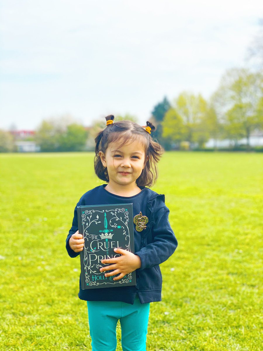 Today’s Books & Outfits photo set features the  @illumicrate edition of The Cruel Prince!  @hollyblack  @HotKeyBooksYA