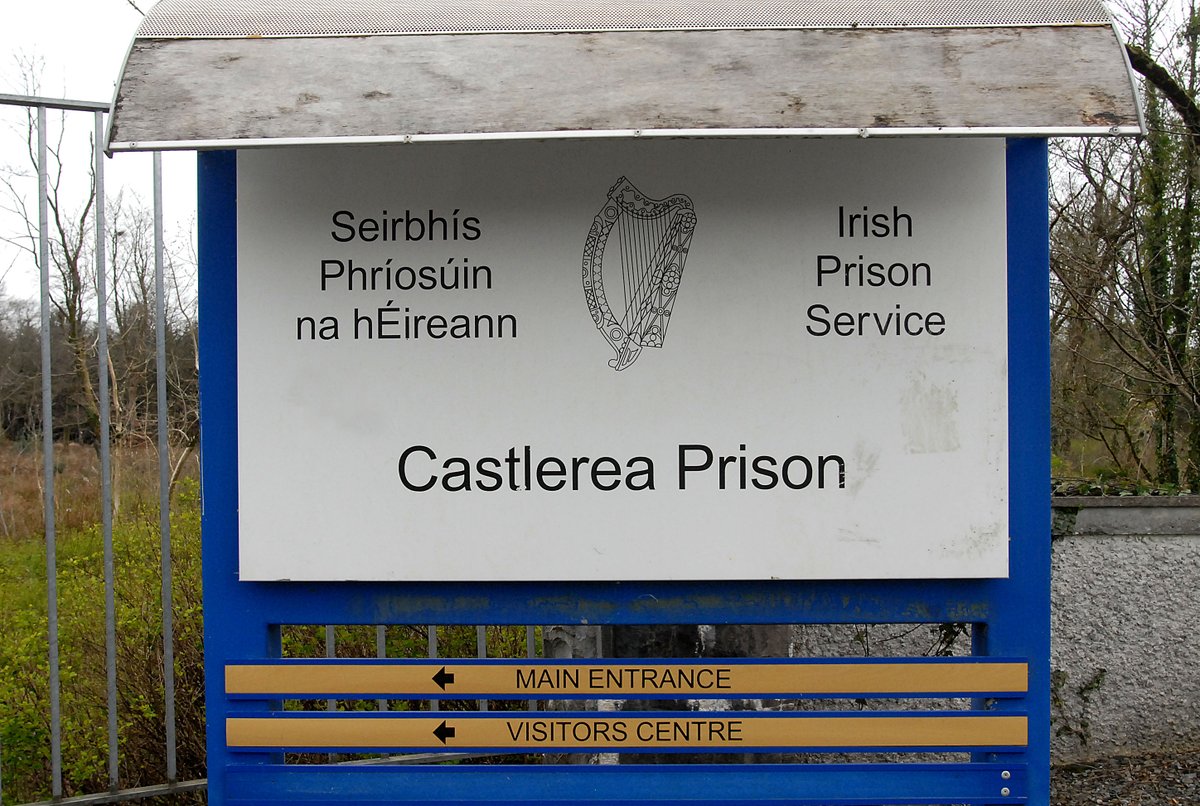 While only 0.7% of Ireland's general population, Travellers are hugely over-represented in our prisons (most up-to-date numbers available);
Male prison population: 10%
Female prison population: 22%
Oberstown CDC: 19%
  #TravellerAndRomaDay2020 #InternationalRomaDay