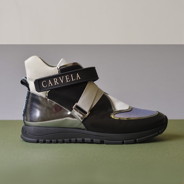 Bærecirkel melodramatiske scrapbog Spitz Shoes on Twitter: "High shine, metallic sneakers have popped up as  one of the top shoe trends of the season! Step up on the metallic trend in  a pair of Carvela