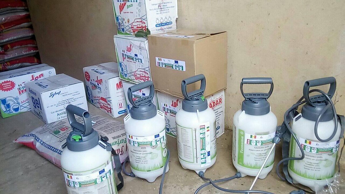 PicepPikine's tweet photo. Le projet @PicepPikine financé par @UEauSenegal dans le cadre de la @CoMOSSAfrica: remise lot de matériels dans le cadre de la lutte contre le COVID-19 à la ville de Pikine en présence de Madame Péne, directrice #DASSE
@AIMFrancophones @ICLEI https://t.co/0wxHf6NCaR