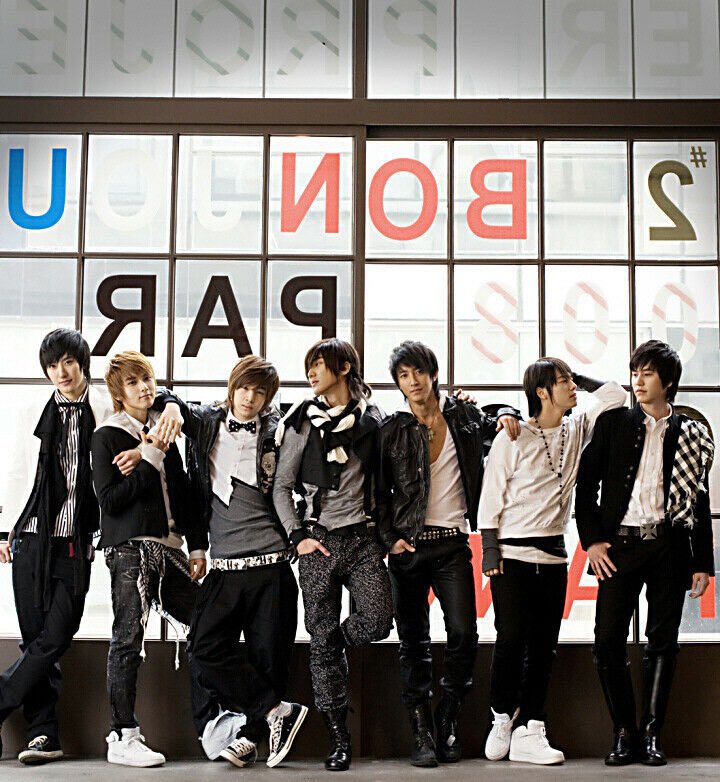 SJM’s first full album ‘Me’ was released in April 2008. total 15 tracks, but 8 of them are remake songs.  my favorite songs from this album: — 迷 (me)  (the official mv is deleted from youtube )— 爱你爱你 (love song) 