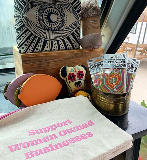 Educate210's tweet photo. Even though you may be stuck indoors, you can still experience so of San Antonio's great local offerings through #homedelivery. Whether its food, jewelry, crafts, or more, the Current is listing them all----> https://t.co/SkTYG0DmzD https://t.co/9UXpueNPaT