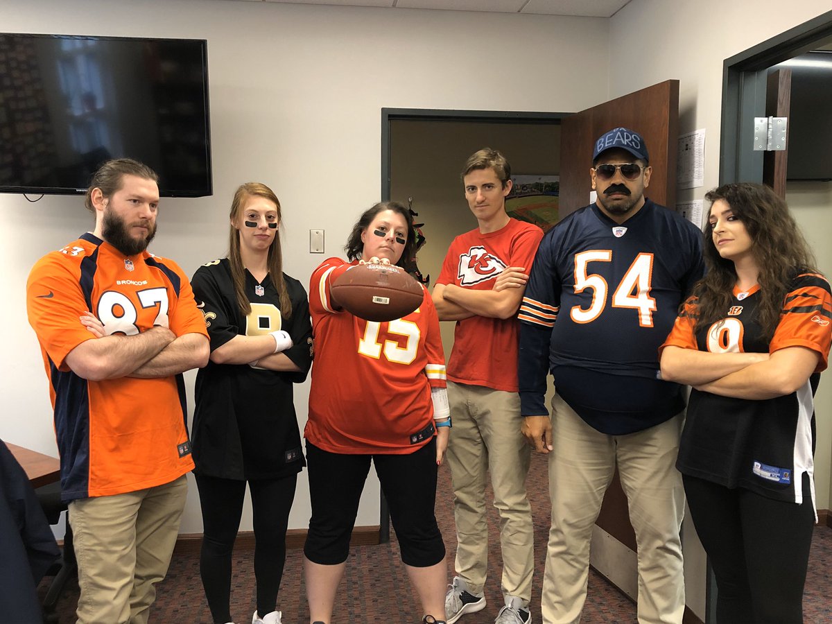 lbloch191's tweet photo. @WilliamKava making me tweet for the first time in ages... 

Working in Sports Pic Challenge (24-hours to post pics or donate $20 to charity). 

Sorry if you’ve already been nominated, but you’re up @ThaatGuyyRy, @SethAustinTV, @John__Thomas (though retired), @thekellyprice https://t.co/NG3kuddICp