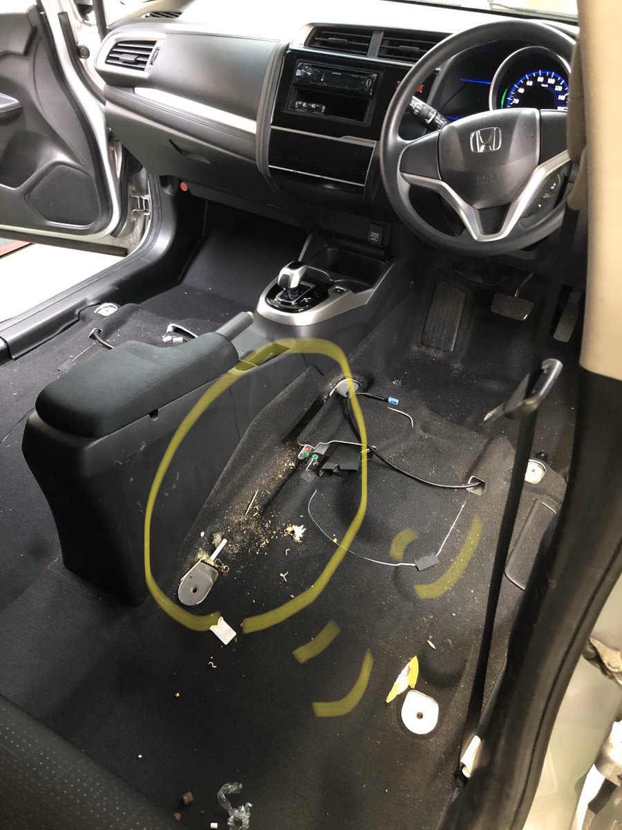 荒井 修二 札幌の中古車販売店 店主 シート外さないで美装すると ここのゴミが残ったままに 汚い シージーエスコーポレーション 中古車 札幌 荒井 修二 札幌の中古車販売店 店主 シート外さないで美装すると ここのゴミが残ったままに 汚い シージーエスコーポレーション 中古車 札幌