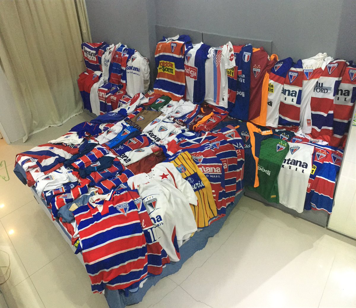 joaoribneto's tweet photo. Entrando para essas modinha de desafios idiotas, segue o #kitoutchallenge de parte da minha coleção, pois não coube tudo.

Por volta de 110 camisas do Fortaleza, sendo todos os primeiros uniformes desde 1989.
@outofcontextfec @FortalezaEC @SemNexoFEC @boraleao_ @fecmilgrau https://t.co/ktfKe6FpxF
