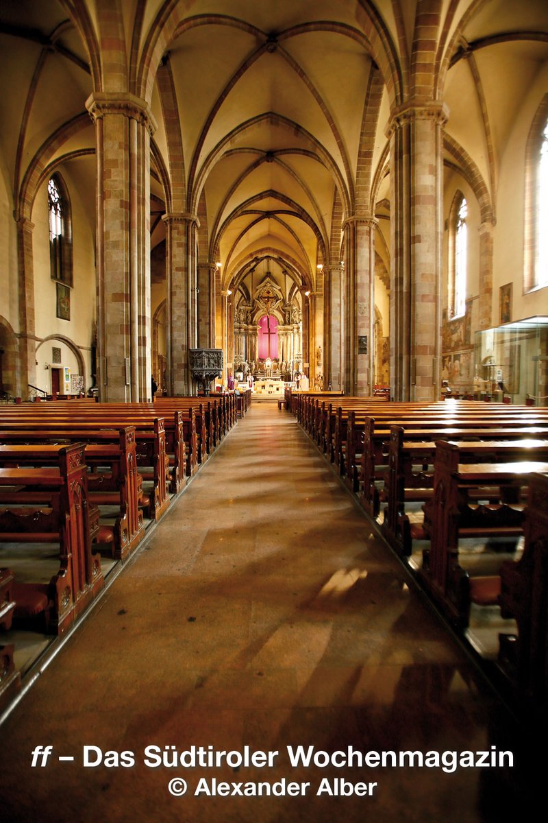 Das Coronavirus trifft die Kirche dort, wo sie am verletzlichsten ist: Es nimmt ihr die Gemeinschaft. Jetzt muss sie schnell reagieren. Ein Bericht aus dem Homeoffice des Herrn von <a href="/AndrejWerth/">Andrej Werth</a>.

Lesen Sie den ganzen Artikel: ff-bz.com/kppT5H