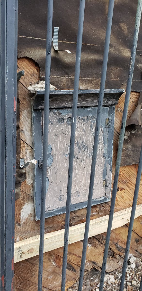 TONERhm's tweet photo. Ok, who can tell me what this door on the back right corner of a River Oaks home was for? It was found underneath the brick.
#TonerHomeMatters #houstonconstruction #houstonhomes #houstonbuilders #houstonbuilder #houstoncustomhomes #houston #houstonarchitect #riveroakshouston https://t.co/HF5caYQPIn
